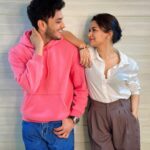 Avneet Kaur Instagram – Look who I bumped into after 7 years ❤️🤧 what’s coming up???🎬🙈 #newbeginnings