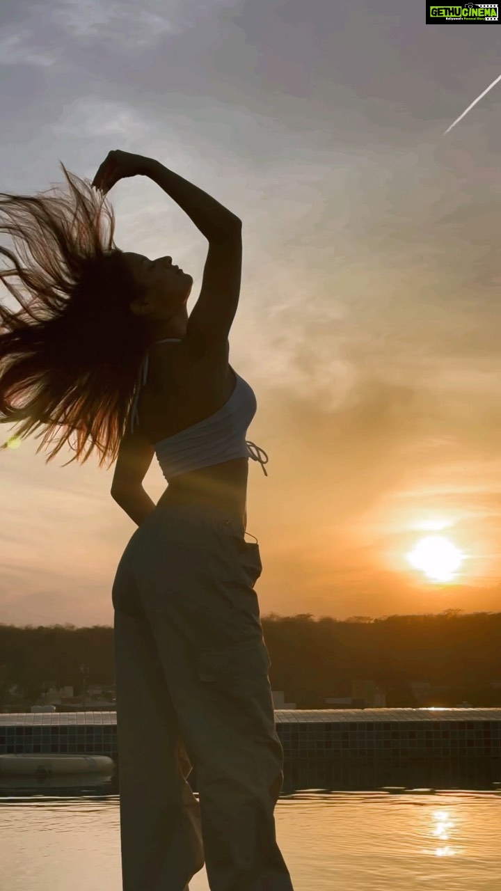 Avneet Kaur Instagram - 🌅🥰💛 Bhopal, Madhya Pradesh
