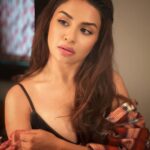 Avneet Kaur Instagram - Ek nazar pyaar se dekhlo phir se zinda kardo ♥️✨ #closeups Mua- @sachinmakeupartist1 Hair- @siddhi_hairstylist 📸- @meghna.agrawall Bhopal, Madhya Pradesh