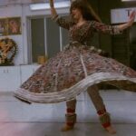 Avneet Kaur Instagram - TO DANCE IS TO BE OUT OF YOURSELF. LARGER, MORE BEAUTIFUL, MORE POWERFUL.♥️ happy world dance day!😍 keep dancing ♥️ #kathak #dance #firstlove #worlddanceday