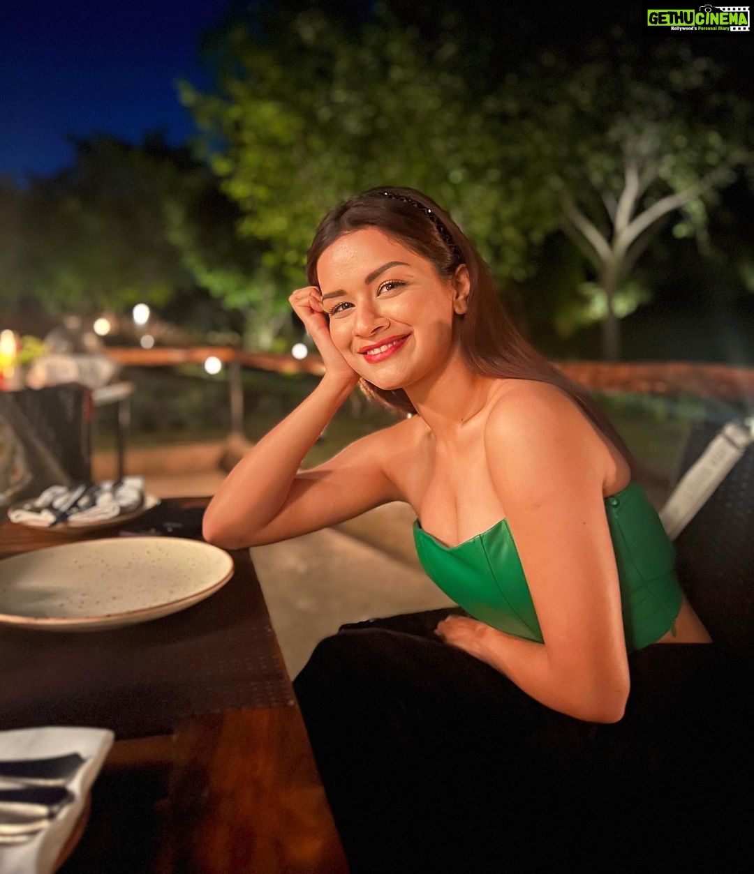 Avneet Kaur Instagram - About last night 💚 #vibes #nights #moody #nofilter Jehan Numa Retreat