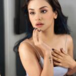 Avneet Kaur Instagram - Close ups pls 💙🦋✨ Mumbai, Maharashtra