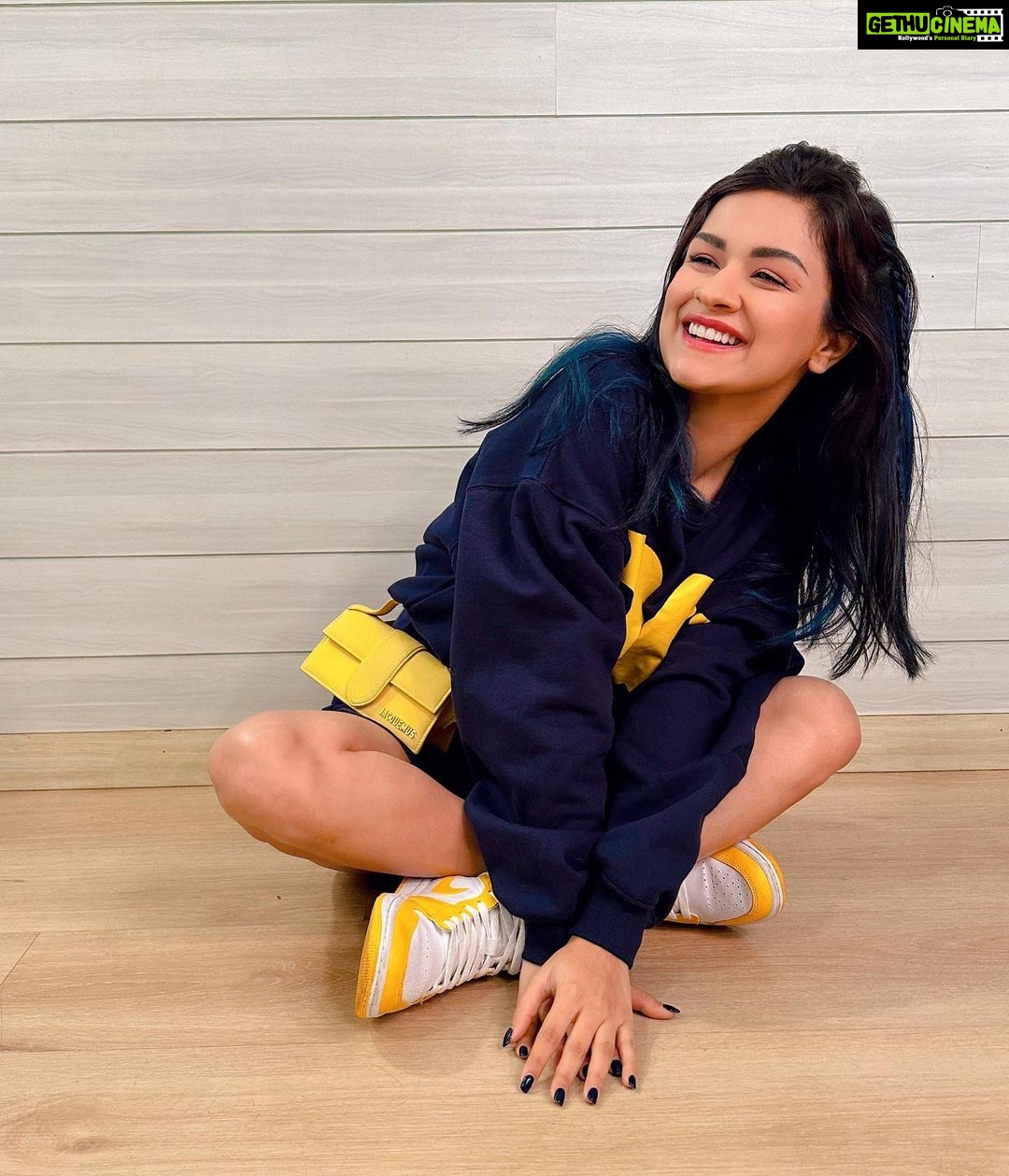 Avneet Kaur Instagram - She leaves people better than she found them.💛💙✨ Mumbai, Maharashtra