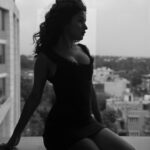 Avneet Kaur Instagram - Kissed by the sunlight and bitten by the moon.🌙🖤 #blackandwhite