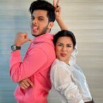 Avneet Kaur Instagram – Look who I bumped into after 7 years ❤️🤧 what’s coming up???🎬🙈 #newbeginnings
