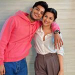 Avneet Kaur Instagram – Look who I bumped into after 7 years ❤️🤧 what’s coming up???🎬🙈 #newbeginnings