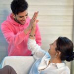 Avneet Kaur Instagram – Look who I bumped into after 7 years ❤️🤧 what’s coming up???🎬🙈 #newbeginnings