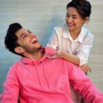 Avneet Kaur Instagram – Look who I bumped into after 7 years ❤️🤧 what’s coming up???🎬🙈 #newbeginnings
