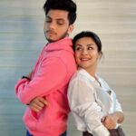 Avneet Kaur Instagram – Look who I bumped into after 7 years ❤️🤧 what’s coming up???🎬🙈 #newbeginnings