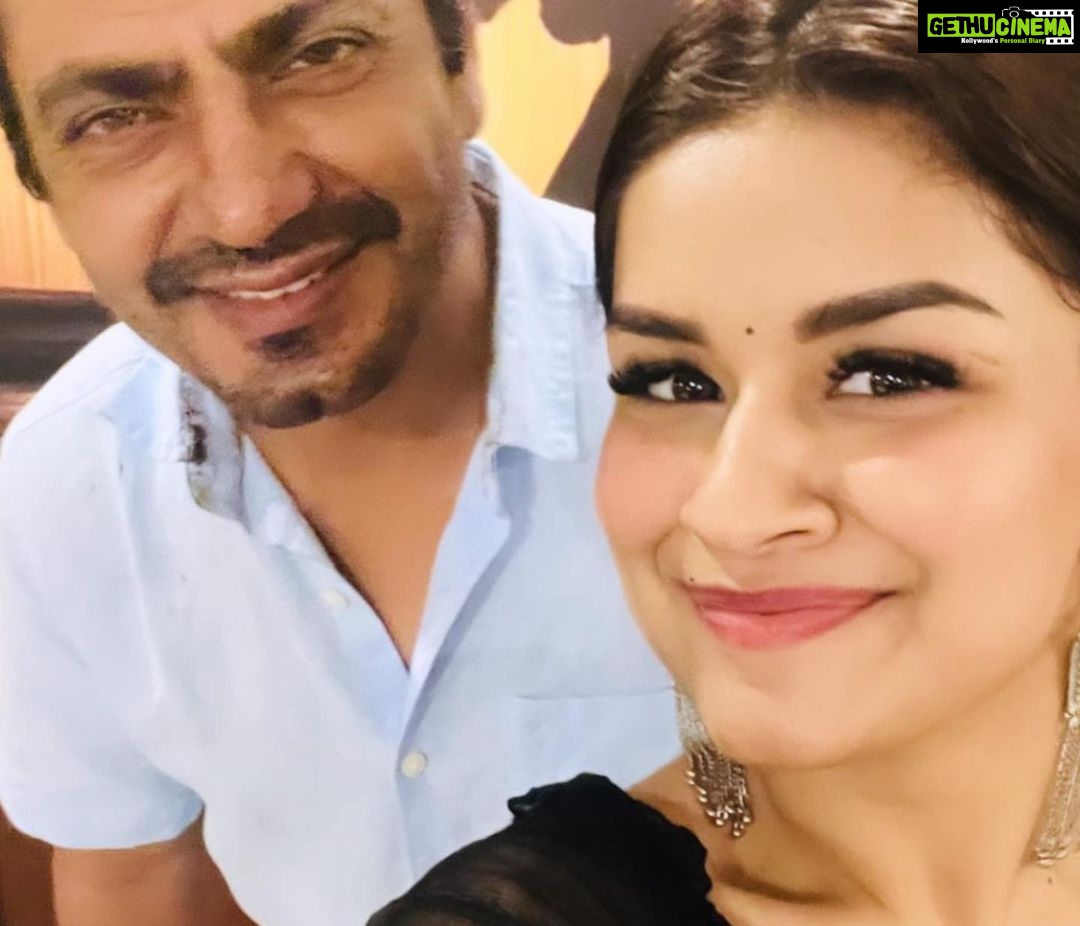 Avneet Kaur Instagram - Happiest Birthday to the Bhagwan of Cinema! Humein Toh aap kabhi kabhi na, sacchi hi Bhagwan lagte ho… 🤗🤗haha🙈 can’t wait for everyone to watch Tiku Weds Sheru ♥️ @nawazuddin._siddiqui