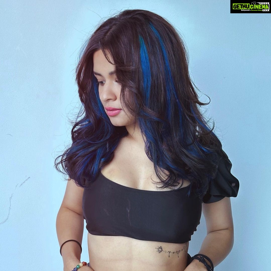 Avneet Kaur Instagram - Girls just wanna have fun 🙈💙 #newhair