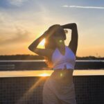 Avneet Kaur Instagram – Sunsets are sky poetry.🤍🌅 Bhopal, Madhya Pradesh