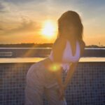 Avneet Kaur Instagram – Sunsets are sky poetry.🤍🌅 Bhopal, Madhya Pradesh
