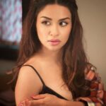Avneet Kaur Instagram - Ek nazar pyaar se dekhlo phir se zinda kardo ♥️✨ #closeups Mua- @sachinmakeupartist1 Hair- @siddhi_hairstylist 📸- @meghna.agrawall Bhopal, Madhya Pradesh