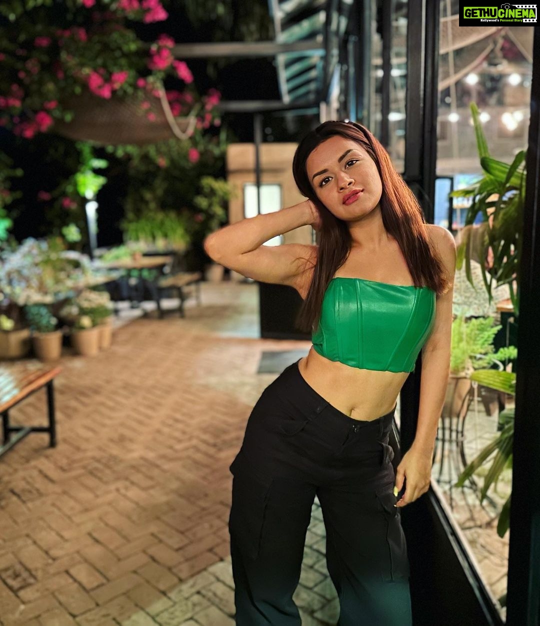 Avneet Kaur Instagram - About last night 💚 #vibes #nights #moody #nofilter Jehan Numa Retreat