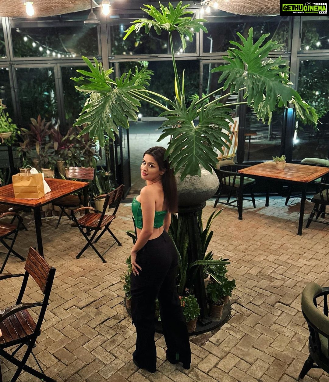 Avneet Kaur Instagram - About last night 💚 #vibes #nights #moody #nofilter Jehan Numa Retreat