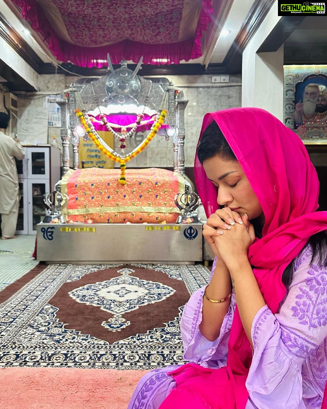 Avneet Kaur Instagram - Big day today! Waheguru 🙏🏻💖✨