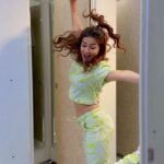 Avneet Kaur Instagram - Behind the scenes masti😜😂💚 #beingmyself #fun #shootmode #liferightnow