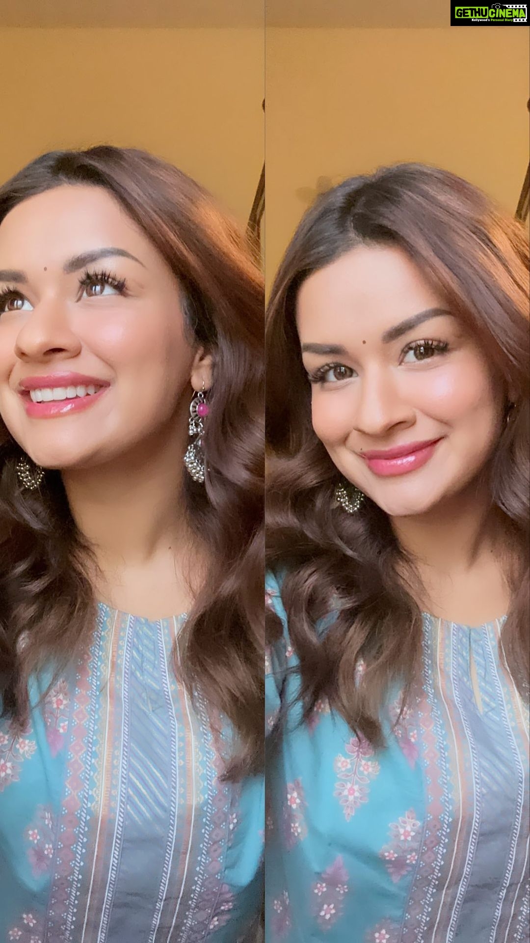 Avneet Kaur Instagram - Hereβs a get ready with me morning Skincare and my makeup routine for you all ππβ¨π§π»ββοΈ go to my Snapchat to see the details of products used π #skincare #morningroutine #getreadywithme #grwm #indian #avneetians