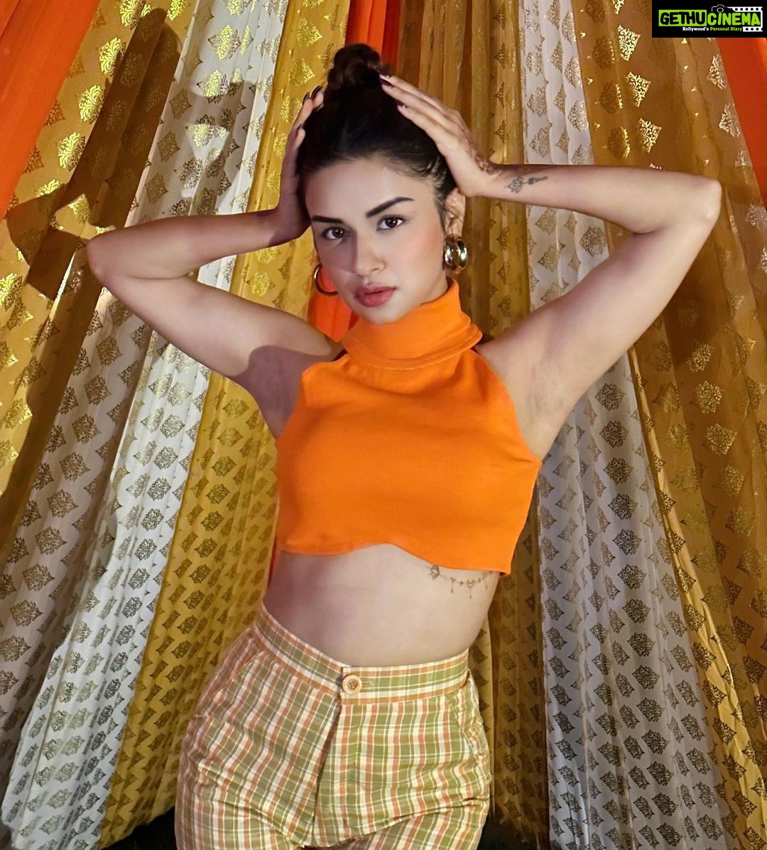 Avneet Kaur Instagram - Orangeyyyyy ๐๐งก