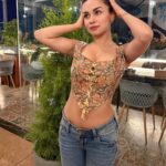 Avneet Kaur Instagram – Let me fall madly for me first…♥️

Corset: @liyokki 
Pants: @hm Bhopal, Madhya Pradesh