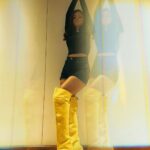 Avneet Kaur Instagram - Hotel affair 🖤🍋 Wearing- @mawa_shoes 📸- @meghna.agrawall Bhopal, Madhya Pradesh