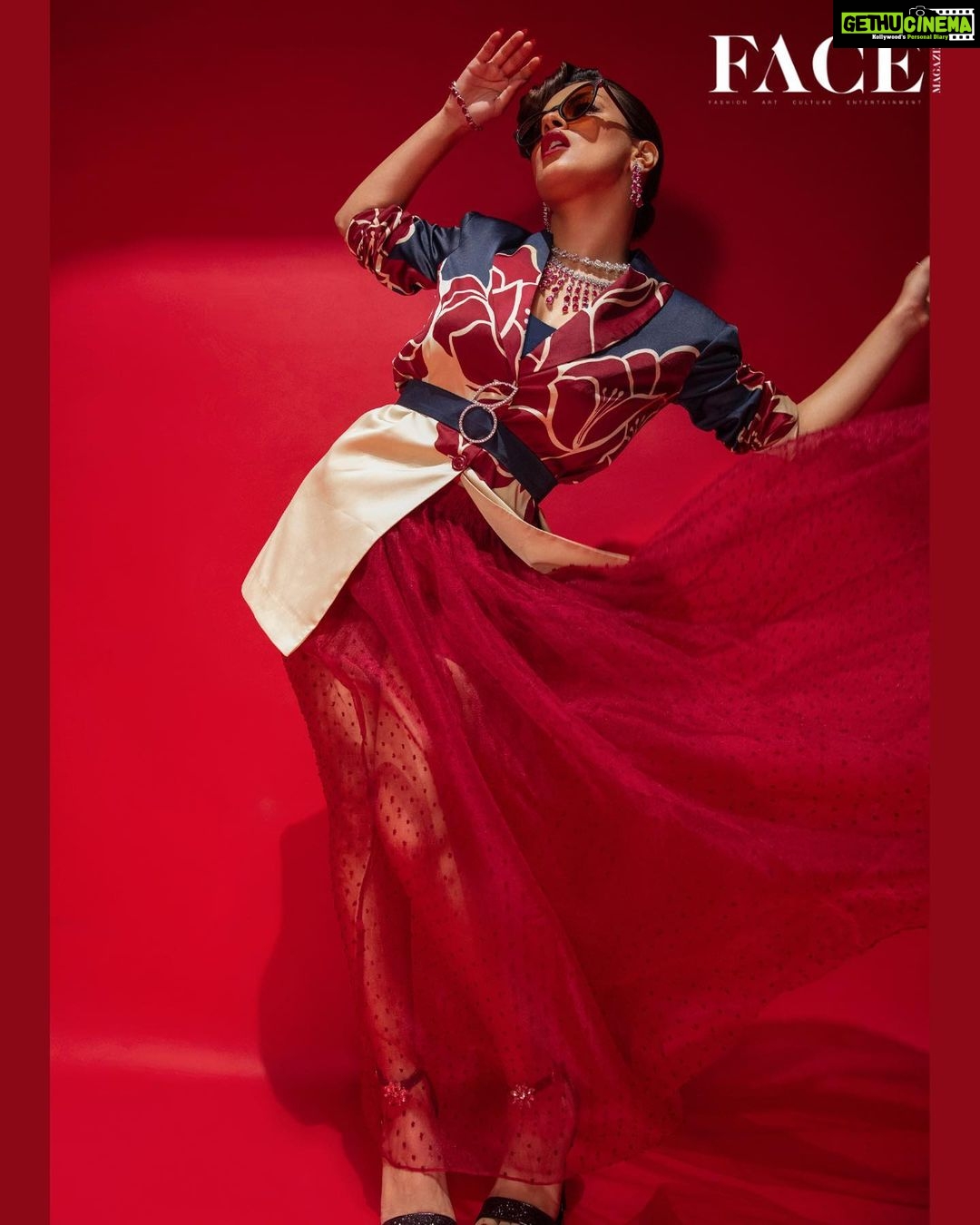 Avneet Kaur Instagram - I GOT A 90'S R&B TYPE HEART.♥️🎷