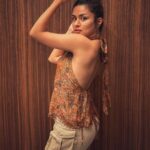 Avneet Kaur Instagram - I found the Muse in myself. And I loved Her fiercely.🤎 Outfit details: Top: @zara Skirt: @crayy.heads Bhopal, Madhya Pradesh