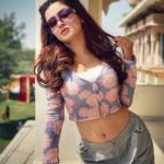 Avneet Kaur Instagram - Are sambhal kar yaar abhi gir jaate na mere pyaar mai 🤷🏻‍♀️😂💜 Madhya Pradesh