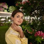 Avneet Kaur Instagram - Tere naino ke aage toh taare bhi sharmayen 💛🪷 #nofilter #bhopaldiaries Jehan Numa Palace Hotel