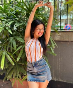 Avneet Kaur Instagram - Aapki Tiku bohot khush hai 🙈🥰 Thank you for everything! MUA- @sachinmakeupartist1 Hair- @arbazshaikh6210 Styled by- me and my team ( @heenaladjoshi @meghna.agrawall ) Jewellery- @the_bling_girll X @offbeatmediain Wearing- @urbanic_in 📸- @meghna.agrawall