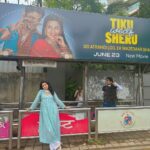 Avneet Kaur Instagram - 12 years ago, I came to this city of dreams which I now call my home Mumbai, just as a contestant for a dance reality show. We didn’t have a roof, we changed multiple homes as and when opportunity came in. My parents did long distance for me. We travelled for hours in buses, trains, scooters just to get an audition done. And after these many years, to finally see myself on a hoarding feels nothing but a dream. Finally mein heroine ban gayi. Thank you @manikarnikafilms @kanganaranaut for making this possible. Mumbai Meri jaan, you surely are a place where dreams come true!🥹✨ Mumbai - The City of Dreams