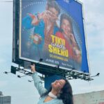 Avneet Kaur Instagram - 12 years ago, I came to this city of dreams which I now call my home Mumbai, just as a contestant for a dance reality show. We didn’t have a roof, we changed multiple homes as and when opportunity came in. My parents did long distance for me. We travelled for hours in buses, trains, scooters just to get an audition done. And after these many years, to finally see myself on a hoarding feels nothing but a dream. Finally mein heroine ban gayi. Thank you @manikarnikafilms @kanganaranaut for making this possible. Mumbai Meri jaan, you surely are a place where dreams come true!🥹✨ Mumbai - The City of Dreams