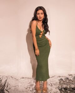 Avneet Kaur Instagram - Promotions day 1 for #TikuWedsSheru 💚 MUAH @sachinmakeupartist1 @arbazshaikh6210 Outfit- @runawaythelabel @frisky.in Jewellery- @goldenwindow @esmecrystals @the_bling_girll Heels- @zara Styled by- @kansalsunakshi Style team- @himanishukla48 📸- @rishabhkphotography