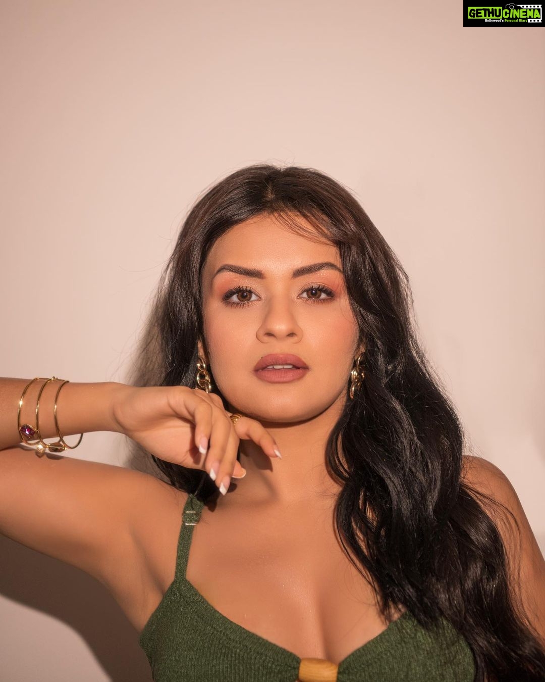 Avneet Kaur Instagram - Promotions day 1 for #TikuWedsSheru 💚 MUAH @sachinmakeupartist1 @arbazshaikh6210 Outfit- @runawaythelabel @frisky.in Jewellery- @goldenwindow @esmecrystals @the_bling_girll Heels- @zara Styled by- @kansalsunakshi Style team- @himanishukla48 📸- @rishabhkphotography