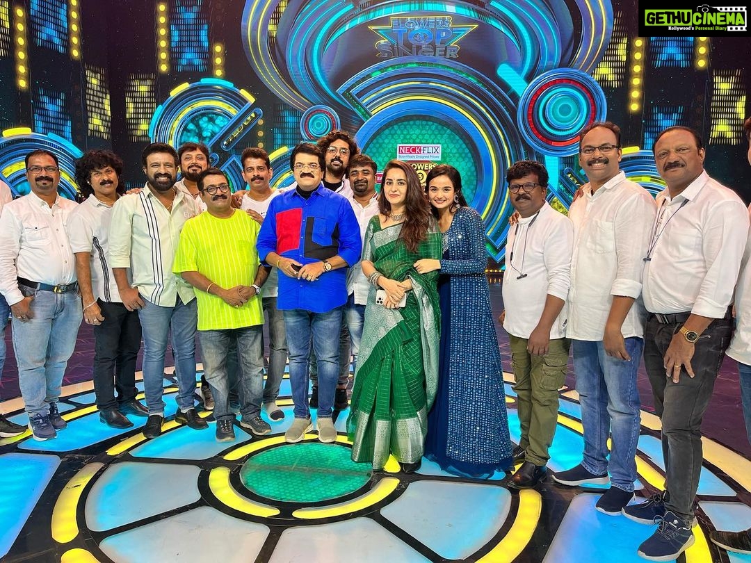 Bhama Instagram - Top Singer♥️ @mgsreekumar25 @meenakshiofficial_