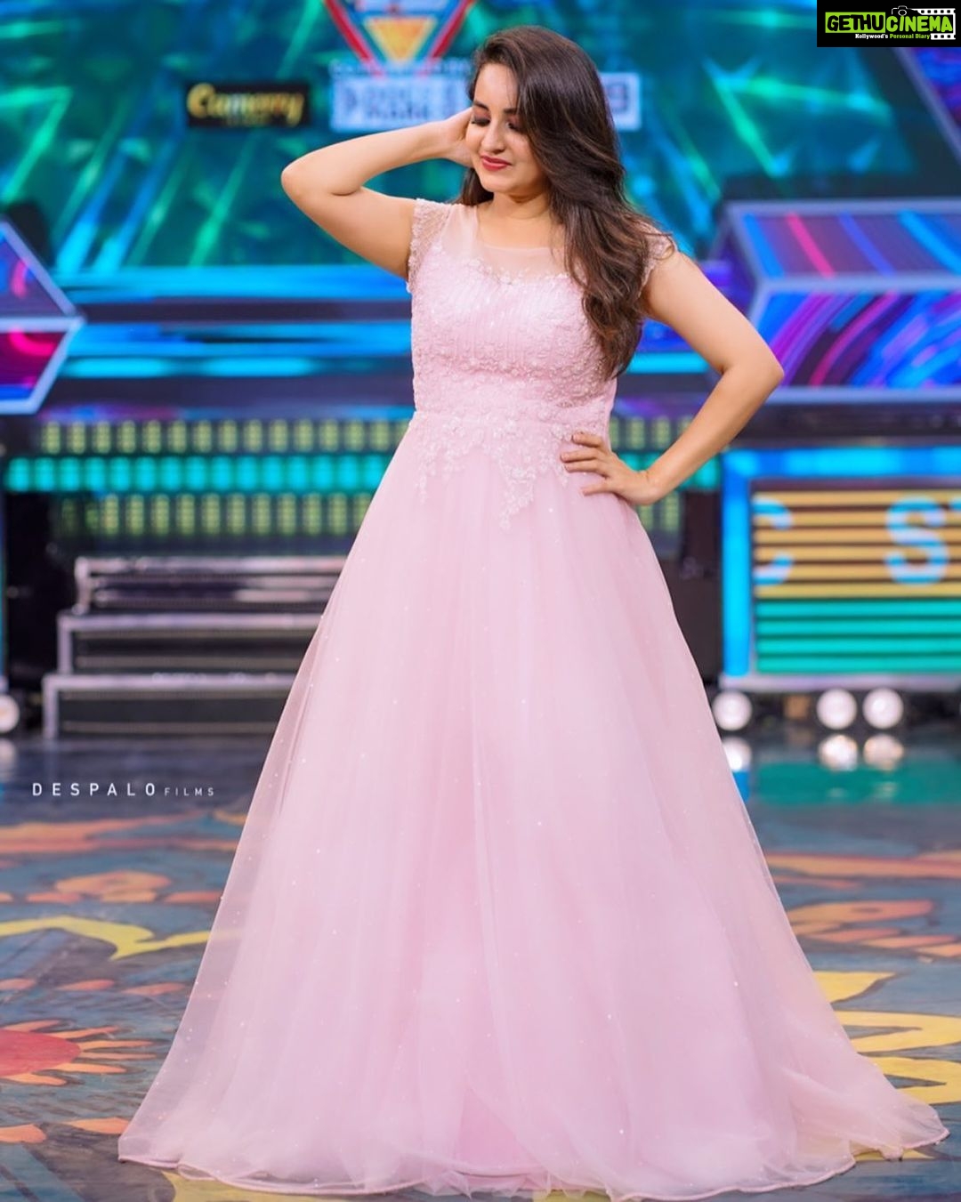 Bhama Instagram - #Star Magic #Pink gown @pinklady__bridals 💙 @shihan.mohmd 💙 @makeup_by_shibinantony 💙 @rashmimuraleedharan 💙