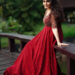 Bhama Instagram - 💙 @jazaashdesignstudio @makeoverbyhayahakeem_ @zak_weddings The Lalit Resort & Spa Bekal