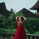 Bhama Instagram - I won’t let pain turn my heart into something ugly. I will show you that Surviving can be Beautiful 💙 @jazaashdesignstudio 💙 @zak_weddings 💙 @makeoverbyhayahakeem_ 💙 @whitepearl__fancy 💙 The Lalit Resort & Spa Bekal