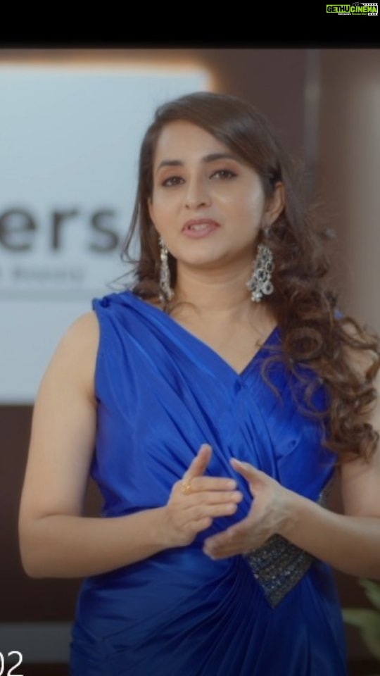 Bhama Instagram - ഒരു 𝐏𝐫𝐨𝐟𝐞𝐬𝐬𝐢𝐨𝐧𝐚𝐥 𝐌𝐚𝐤𝐞𝐮𝐩 𝐀𝐫𝐭𝐢𝐬𝐭 ആവാൻ ആഗ്രഹിക്കുന്നവരാണോ നിങ്ങൾ ??? അനുദിനം ട്രെൻഡുകൾ മാറിക്കൊണ്ടിരിക്കുന്ന ഫാഷൻ ബ്യൂട്ടീമേഖലയിൽ പ്രൊഫഷണൽ മേക്കപ്പ് ആർട്ടിസ്റ്റുകൾക്കുള്ള ഡിമാൻഡ് ഇന്ന് വളരെ കൂടുതലാണ്. സ്വന്തമായി ബിസിനസ് തുടങ്ങാൻ വർധിച്ചുവരുന്ന ബ്രൈഡൽ മേക്കോവറിനുള്ള ഡിമാൻഡ്, അഡ്വർടൈസ്മെന്റ്, സിനിമ മേഖലയിലെ അനന്ത സാധ്യതകൾ... ഇങ്ങനെ നീളുന്നു ഒരു പ്രൊഫഷണൽ മേക്കപ്പ് ആര്ടിസ്റ്റിനുള്ള സാധ്യതകൾ. എന്നാൽ ഇതുവരെ പലർക്കുമുണ്ടായിരുന്ന പ്രശ്നം, മേക്കപ്പ് പ്രൊഫഷണലായി പഠിച്ചെടുക്കുവാനുള്ള സാധ്യത ഇല്ല എന്നുള്ളതായിരുന്നു, ഇതിനു പരിഹാരമായാണ് ലീഡേഴ്സ് ഗ്രൂപ്പ്, ലീഡേഴ്സ് സ്കൂൾ ഓഫ് ഫാഷൻ ആൻഡ് ബ്യൂട്ടി എന്ന സ്ഥാപനം ആരംഭിച്ചത്. 🔰 സ്പെഷ്യൽ മേക്കപ്പ് എഫക്റ്റ് 🔰 ഫാന്റസി മേക്കപ്പ് 🔰 HD മേക്കപ്പ് 🔰 വാട്ടർ പ്രൂഫ് മേക്കപ്പ് 🔰 കൺസീലിംഗ് 🔰 ഹെയർ കട്ടിങ് 🔰 ഹെയർ സ്റ്റൈലിംഗ് 🔰 എയർ ബ്രഷ് മേക്കപ്പ് 🔰 കൊണ്ടറിങ് തുടങ്ങിയ ബ്യൂട്ടി കോഴ്സുകൾക്കൊപ്പം 🔰 മൈക്രോ ബ്ലേഡിങ് 🔰 ലിപ് കോൺഡോർ 🔰 സാരി ഡ്രാപ്പിംഗ് തുടങ്ങിയവയുടെ വർക്ഷോപ്പുകളിലൂടെയും ഫാഷൻ ആൻഡ് ബ്യൂട്ടി മേഖലയിലെ ട്രെൻഡിങ് ടെക്നിക്കുകൾ തികച്ചും പ്രൊഫഷണലായി പഠിച്ചെടുക്കുന്നതിനൊപ്പം ഗവർമെന്റ് അംഗീകൃത സർട്ടിഫിക്കറ്റുകളും സ്വന്തമാക്കാം ലീഡേഴ്സ് സ്കൂൾ ഓഫ് ഫാഷൻ ആൻഡ് ബ്യൂട്ടിയിലൂടെ. ഇനി MAKEUP ARTIST എന്ന കലാ മൂല്യത്തെ പ്രാവർത്തികമാക്കാം ഇനി GENDER വ്യത്യാസങ്ങൾ ഇല്ലാതെ കൂടുതൽ വിവരങ്ങൾക്കു ഇപ്പോൾ തന്നെ വിളിക്കൂ 📞 +91 95672 77772 | +91 80894 84458 📧 info@leadersfashionandbeauty.com #leadersschooloffashionandbeauty #makeuptutorial #makeupartist #makeup #makeupartists #makeupartistsacademy #bestmakeupacademyinkerala #makeupcource #bridalmakeupcourse Kannur