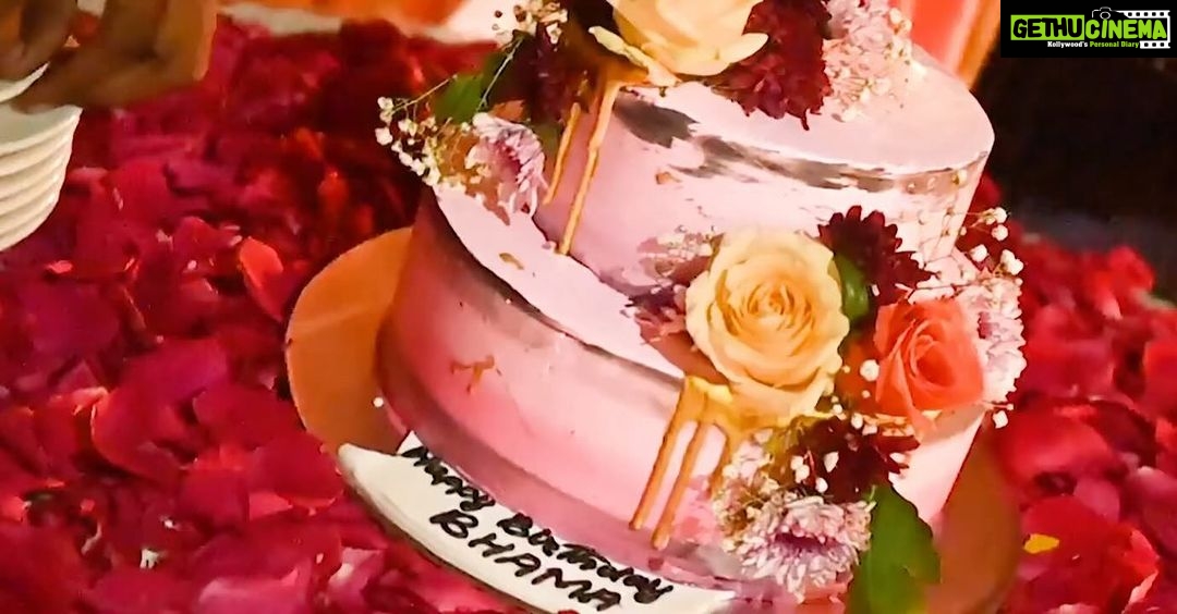 Bhama Instagram - I thank @leaders_fashion_and_beauty π for the wonderful Birthday surprise and memmorable birthday celebration that you friends made.π I thank god for all the blessings and this beautiful life..! π And also thanking all my Family,Friends and my daughter Gauri for making my life more beautiful than it was! All your prayers and love are still needed throughout!! π Once again thank you everyoneβ¦β€ Lots of love Bhamaa!!