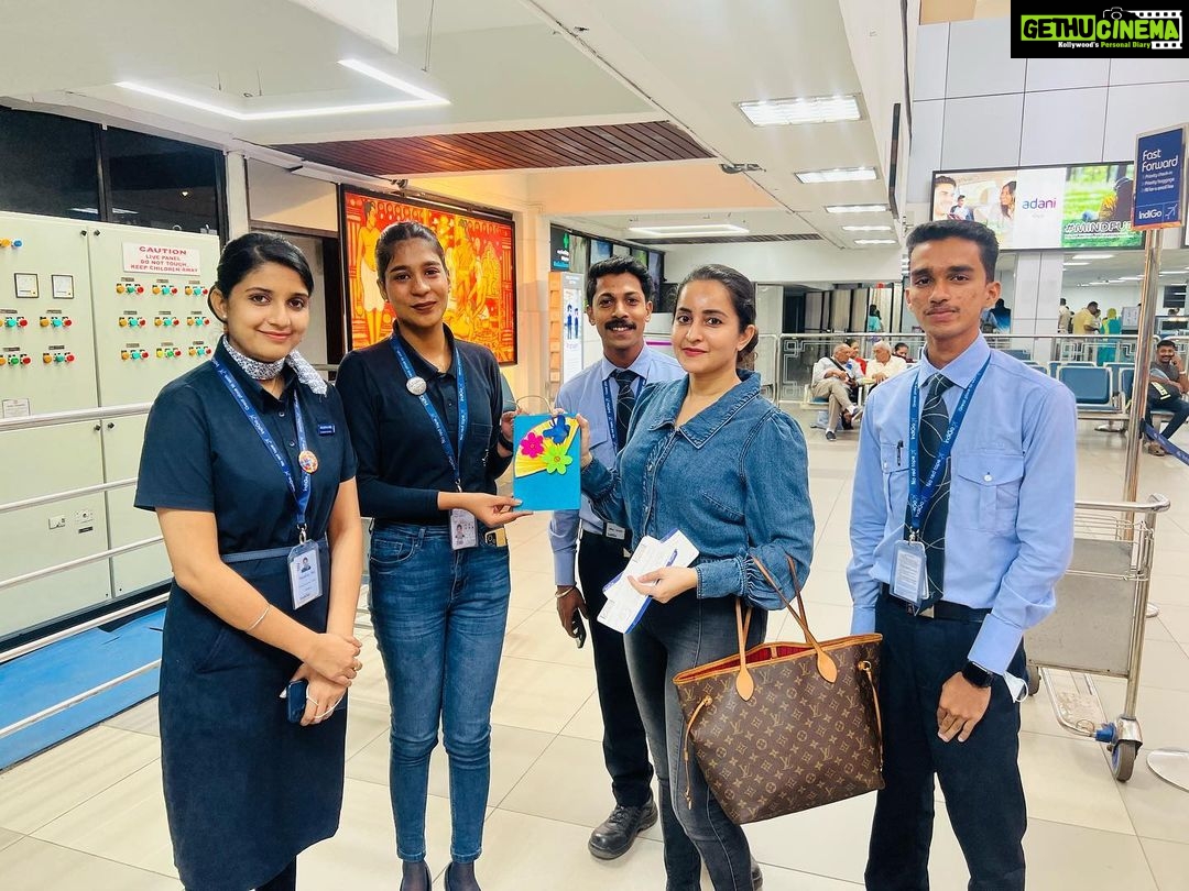 Bhama Instagram - Thank You Team @indigo.6e TVM For the Warm Greetings 💙 Much Love ,Rekhitha