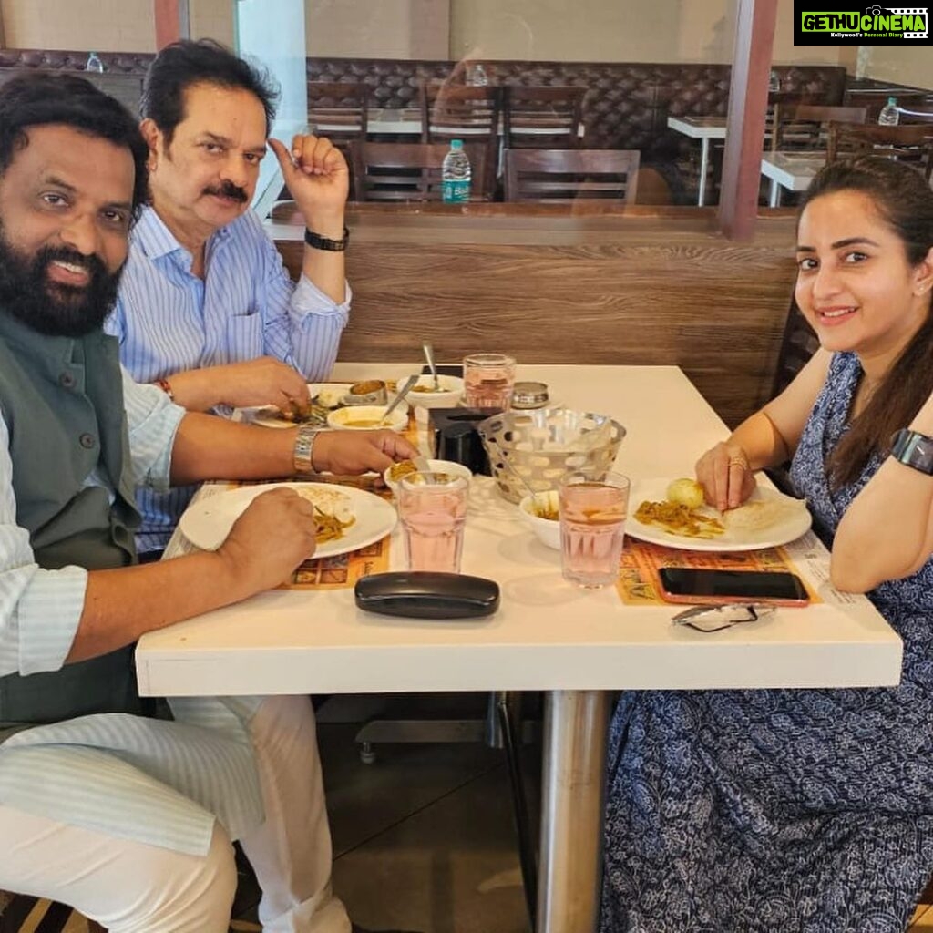 Bhama Instagram - Wow !! Today morning was awesome, to meet Devan uncle & Jayarajettan on my birthday !! A surprise that I will always cherish, thank you !!💙