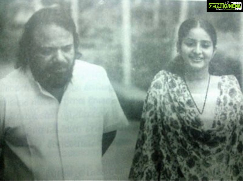 Bhama Instagram - 16വർഷങ്ങൾ ! നിവേദ്യം! മലയാളത്തിന്റെ പ്രിയകലാകാരൻ ലോഹിതദാസ് സർ ന്റെ ചിത്രത്തിലൂടെ മലയാളസിനിമയിലേക് എത്തിപ്പെടാൻ കഴിഞ്ഞു എന്നുള്ളത് ഇപ്പോളും എനിക്കൊരു വിസ്മയമാണ് . ഏറെ അഭിമാനിക്കുന്നു അദ്ദേഹത്തിന്റെ ശിഷ്യ ആകാൻ കഴിഞ്ഞതിൽ . ഗുരു എന്നതിലുപരി അച്ഛന്റെ സ്ഥാനമായിരുന്നു അദ്ദേഹത്തിന്. സർ ജീവിച്ചിരിപ്പുണ്ടായിരുന്നുവെങ്കിൽ എന്ന് പലപ്പോളും ആഗഹിച്ചിട്ടുണ്ട്. എത്രത്തോളം അദ്ദേഹത്തിന്റ പ്രതീക്ഷകൾക്കൊത്തു ഉയരാൻ കഴിഞ്ഞു എന്നെനിക്കറിയില്ല. എന്നാലും എന്റെ എന്റെ ജീവിതം ഇത്രമേൽ അനുഗ്രഹമാക്കിയതിൽ സർ നോട് ഒരുപാട് കടപ്പാട് ! ചില വ്യെക്തികളിലൂടെ ഇന്നും സർ ന്റെ ഓർമ്മകൾ നില നിൽക്കുന്നു . അദ്ദേഹത്തിലൂടെ പരിചയപ്പെടാൻ കഴിഞ്ഞവരെയും സ്നേഹത്തോടെ ഓർമ്മിക്കുന്നു. എന്നും എപ്പോളും നന്ദിയും ആദരവും🙏