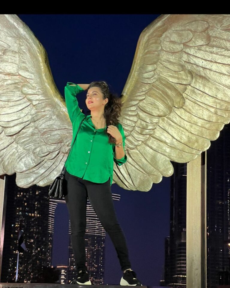 Bhama Instagram - Let your Dreams Fly High💚