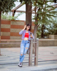 Bhanu Sri Mehra Instagram - Sunshine on my mind ✨️ Pc: @they_call_me_keshu #beyou #look #up #bhanusree🔥❤️ #hybridpilla #instafashion #actor