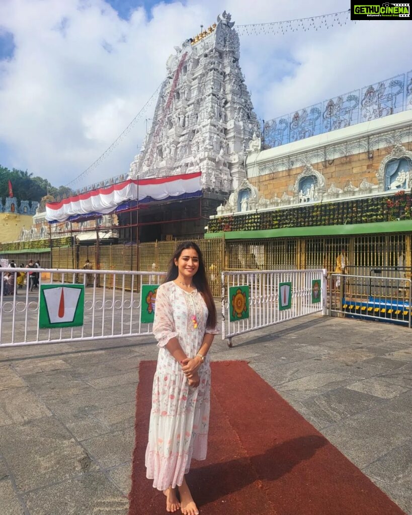 Bhanu Sri Mehra Instagram - Om Namo Venkateshaya 🙏 #devotional #time #blessed #feeling #positivevibes #only #peace #Venkateshaya #balaji #tirupati #tirumala Triputi Balaji Temple, Andra Pradesh