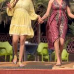Bhanu Sri Mehra Instagram - Goa vali beach ⛱️ Credits : @harika_gowd #goa #vibes #beachvibes #friends #bhanusree🔥❤️ #srisatya #enjoylife #bepositive