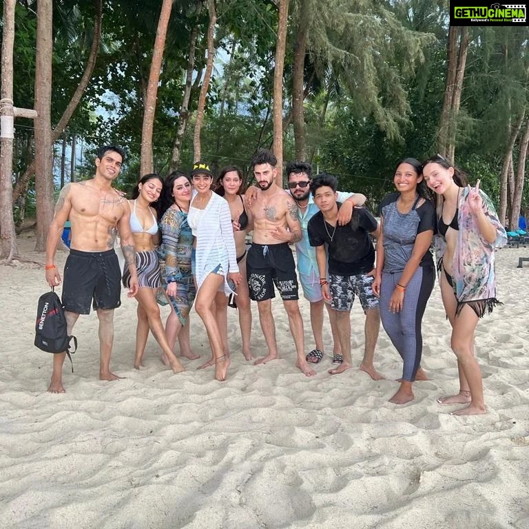 Bhanu Sri Mehra Instagram - 😊 #beachvibes #memories #bhanusree🔥❤ #phuketthailand #beach @tejaswini_madala @pheba._ @kevinalmasifar @anushkamitra