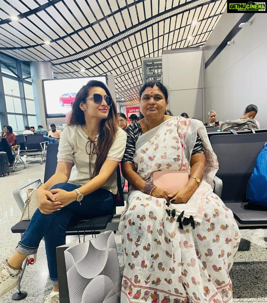 Bhanu Sri Mehra Instagram - With Amma 💓💖 #amma #love #happyface #travelling #peace #bhanusree🔥❤️ #ammalove #instapic